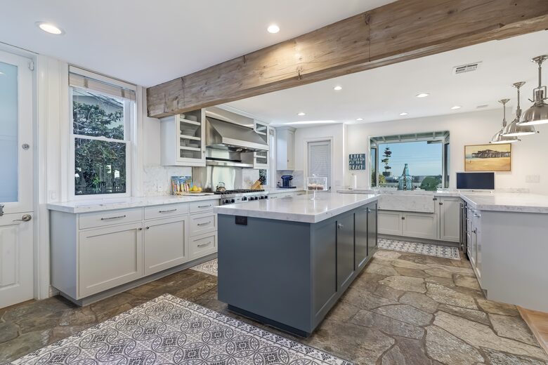 Malibu Manor (R) - Malibu, California