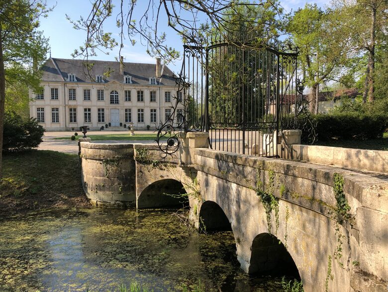 Château d'Isle-sur-Marne (R) - Isle sur Marne, France