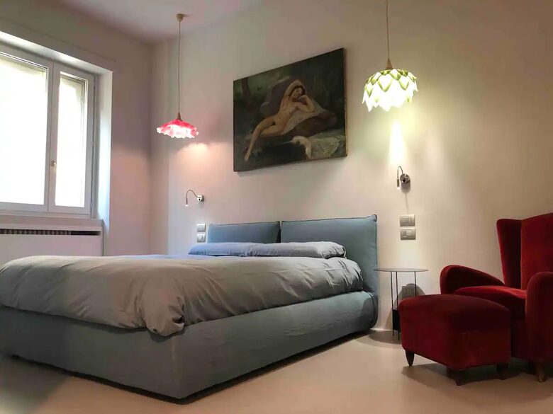 Master ensuite with Queen