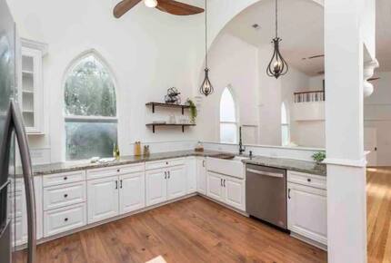 The Sanctuary in Historic Downtown Staunton | Three Bedroom - Staunton, Virginia