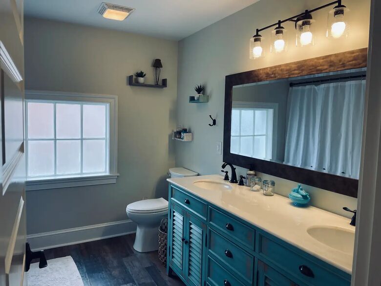 The Revival Room in Historic Downtown Staunton | Two Bedroom - Staunton, Virginia