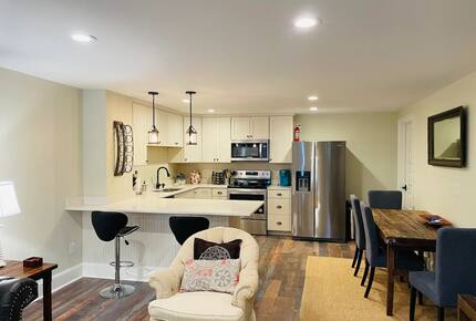 The Revival Room in Historic Downtown Staunton | Two Bedroom - Staunton, Virginia