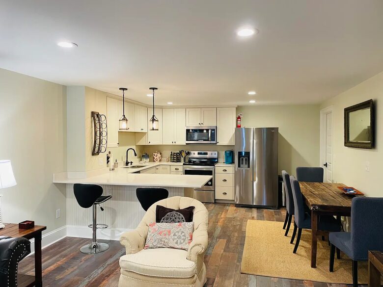 The Revival Room in Historic Downtown Staunton | Two Bedroom - Staunton, Virginia