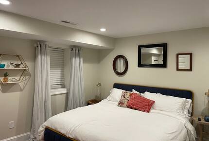 The Revival Room in Historic Downtown Staunton | Two Bedroom - Staunton, Virginia