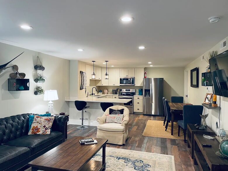 The Revival Room in Historic Downtown Staunton | Two Bedroom - Staunton, Virginia