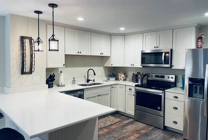 The Revival Room in Historic Downtown Staunton | Two Bedroom - Staunton, Virginia