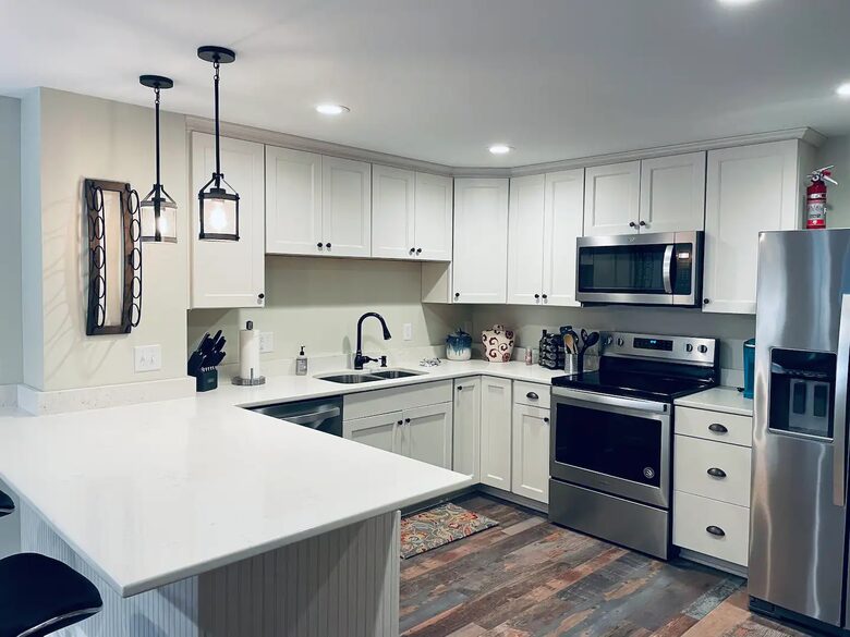 The Revival Room in Historic Downtown Staunton | Two Bedroom - Staunton, Virginia