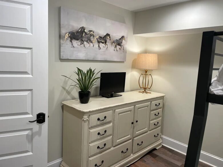 The Revival Room in Historic Downtown Staunton | Two Bedroom - Staunton, Virginia
