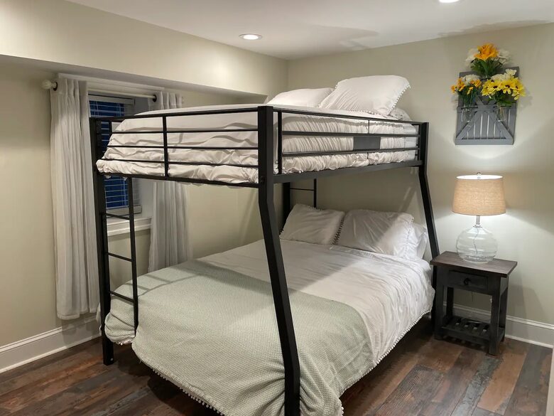 The Revival Room in Historic Downtown Staunton | Two Bedroom - Staunton, Virginia
