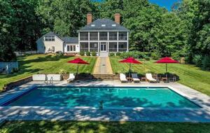 Luxury Waterfront Retreat w/ Private Pool & Dock - Weems, Virginia