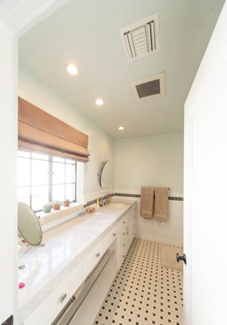 Guest room bath