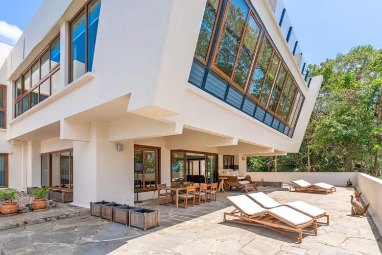 Cocokinondo | Modern Galu Beach Retreat - Diani Beach, Kenya