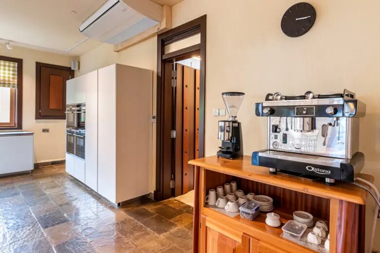 Cocokinondo | Modern Galu Beach Retreat - Diani Beach, Kenya