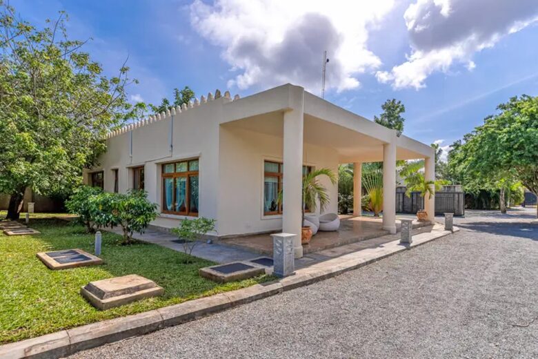 Cocokinondo | Modern Galu Beach Retreat - Diani Beach, Kenya