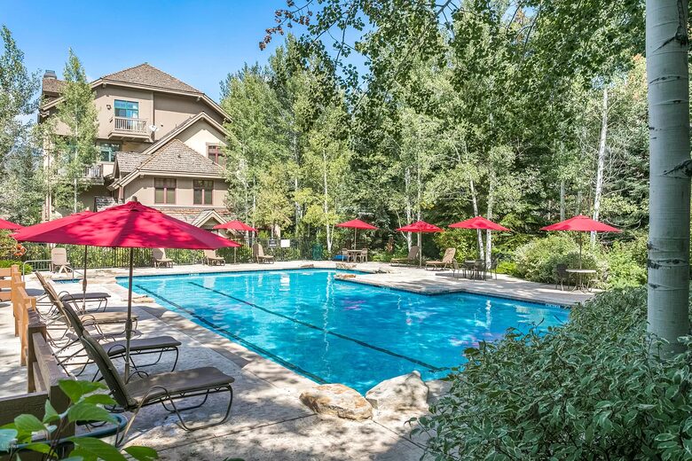 Arrowhead Beauty with Pool and Hot Tub! - Edwards, Colorado