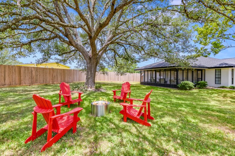 Casa Blanca - Round Top! World Class Antiquing, Shopping, Arts and More! - Round Top, Texas