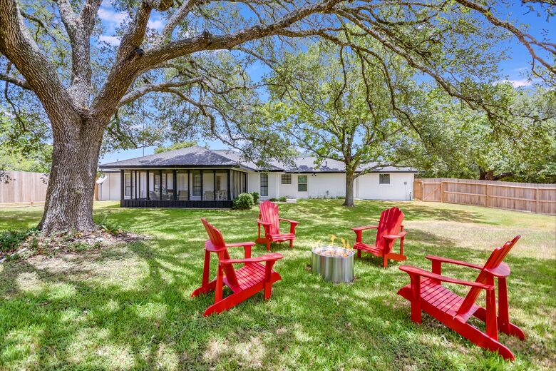 Casa Blanca - Round Top! World Class Antiquing, Shopping, Arts and More! - Round Top, Texas