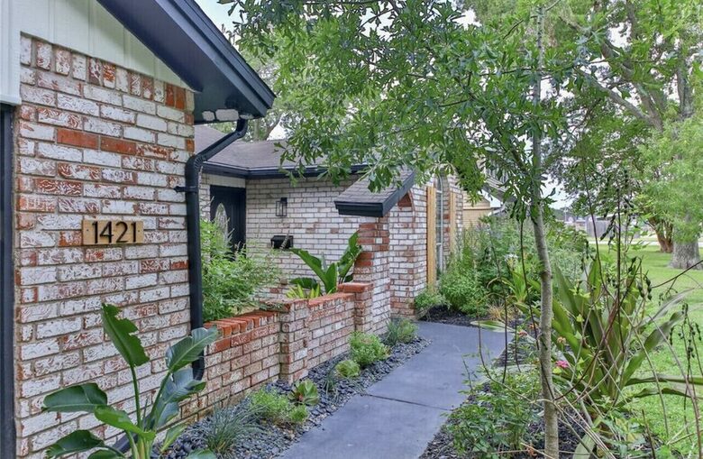 Seabrook Beach Getaway | 5 minutes from Kemah Boardwalk and NASA with a Private Pool - Seabrook, Texas