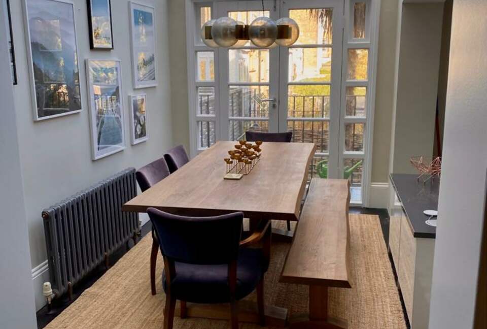 KITCHEN DINING AREA