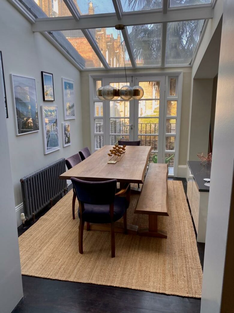 KITCHEN DINING AREA
