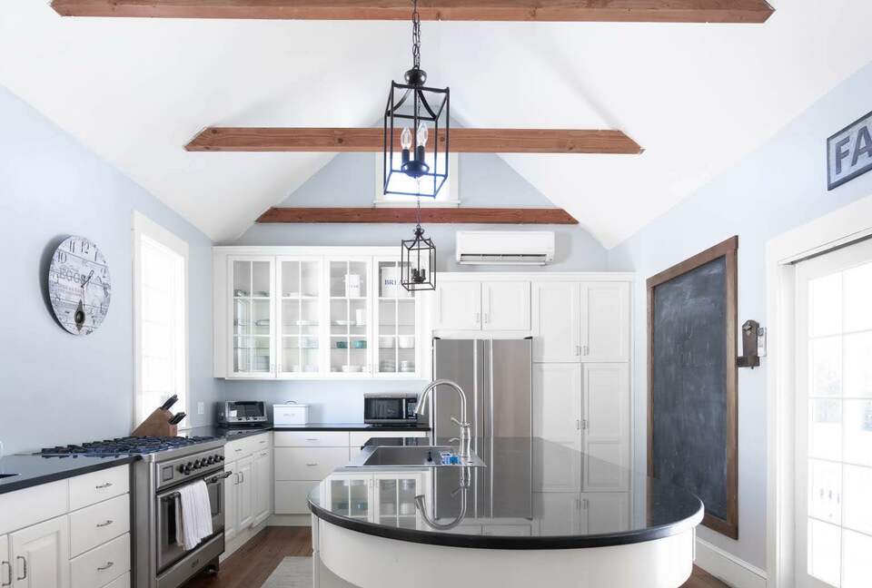 Modern Farmhouse near Newport - Portsmouth, Rhode Island