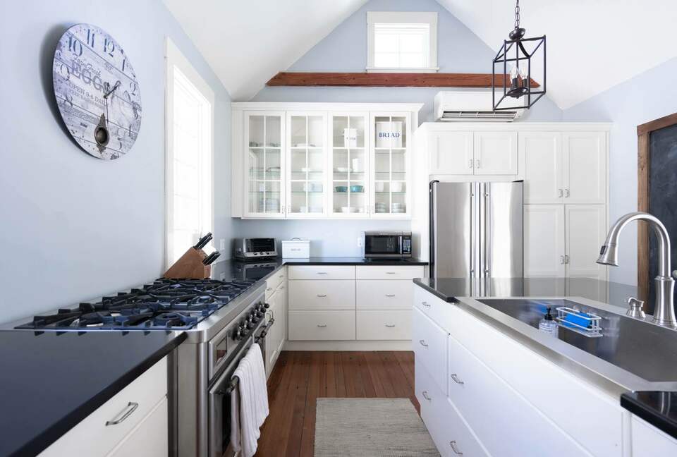 Modern Farmhouse near Newport - Portsmouth, Rhode Island