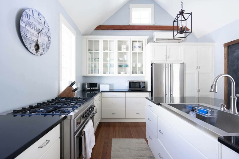 Modern Farmhouse near Newport - Portsmouth, Rhode Island