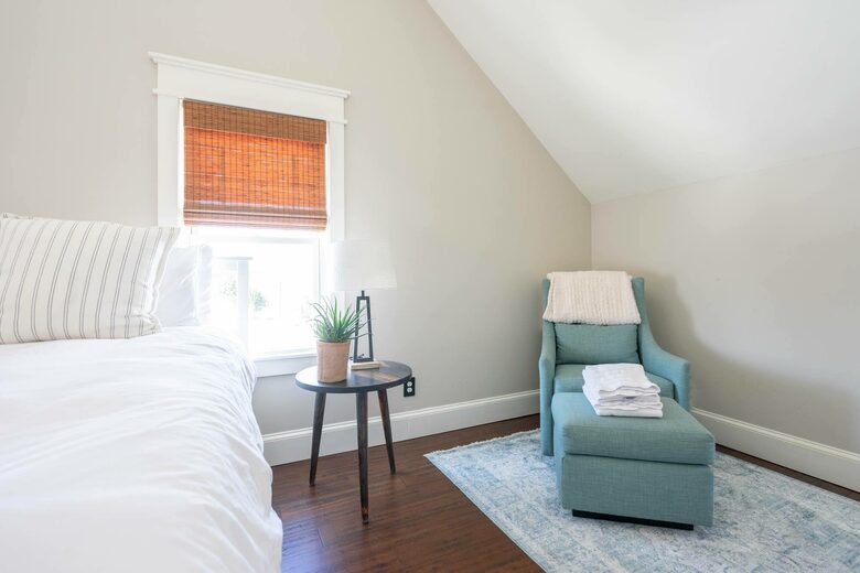 Modern Farmhouse near Newport - Portsmouth, Rhode Island