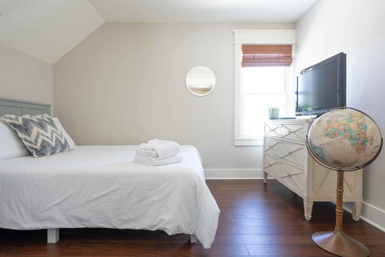 Modern Farmhouse near Newport - Portsmouth, Rhode Island