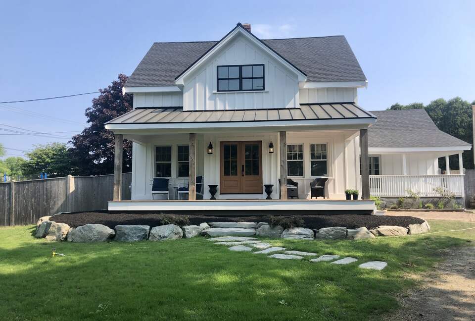 Modern Farmhouse near Newport - Portsmouth, Rhode Island