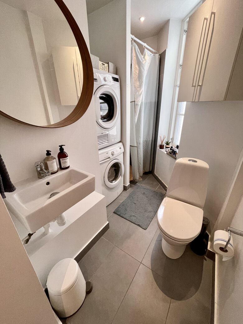 Main bathroom