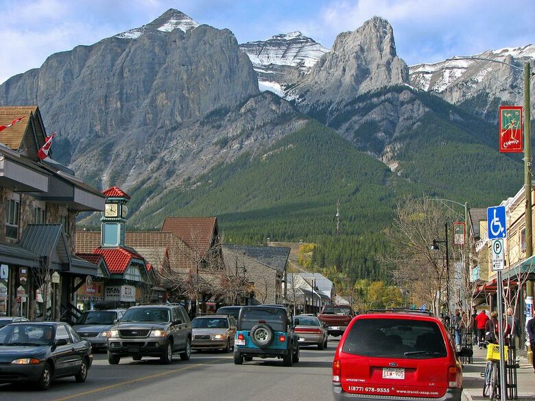 Cloud Nine - Top Floor Views, Steps to Downtown! - Canmore, Canada