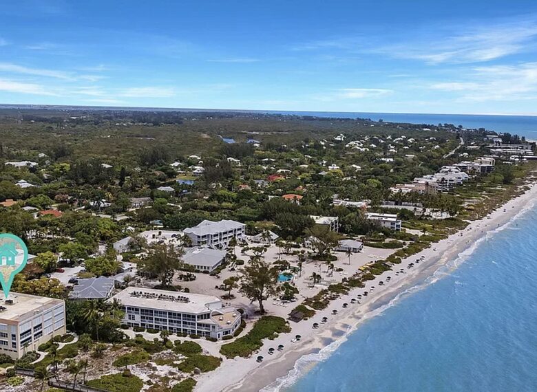 Newly updated beach front condo on the best shelling beach in Florida - Sanibel, Florida