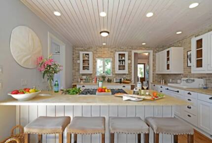 Kitchen seating area