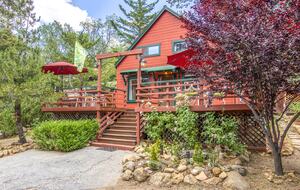 Goldfinch Lodge + Hot Tub - Idyllwild-Pine Cove, California