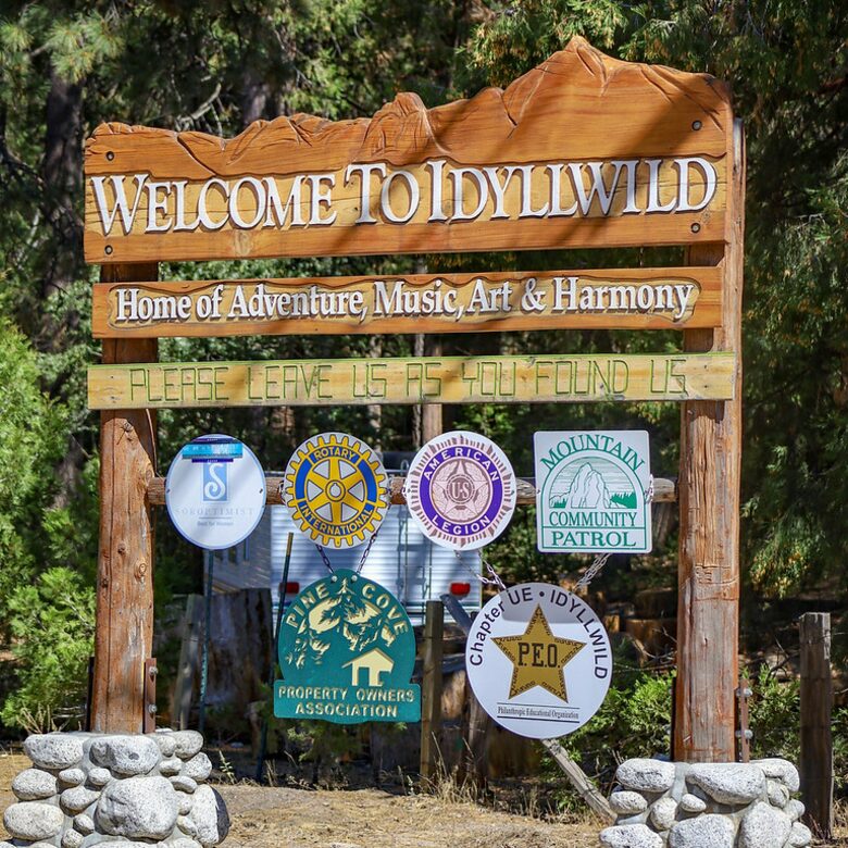 Goldfinch Lodge + Hot Tub - Idyllwild-Pine Cove, California