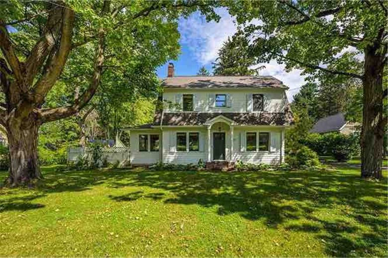 Cozy Chic Remodeled 1910 Farmhouse - Hudson, New York