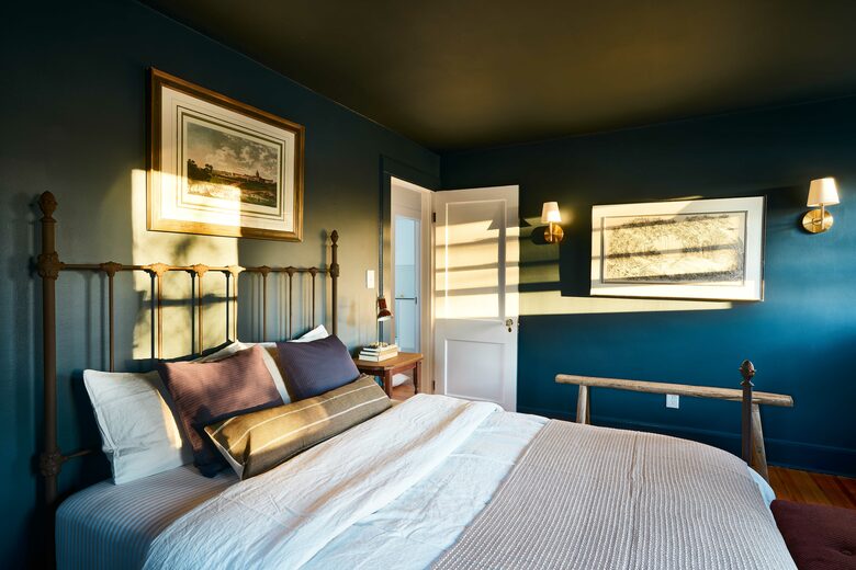 Cozy Chic Remodeled 1910 Farmhouse - Hudson, New York