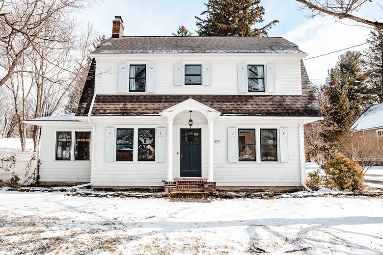 Cozy Chic Remodeled 1910 Farmhouse - Hudson, New York