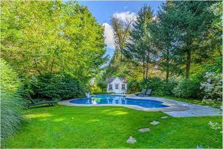 Cozy Chic Remodeled 1910 Farmhouse - Hudson, New York