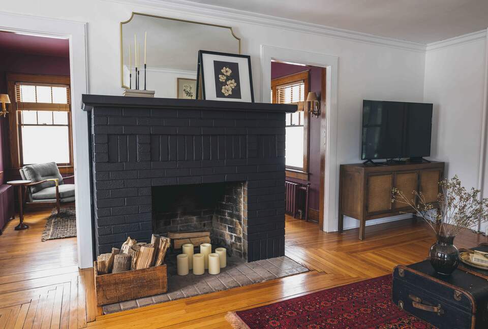 Cozy Chic Remodeled 1910 Farmhouse - Hudson, New York