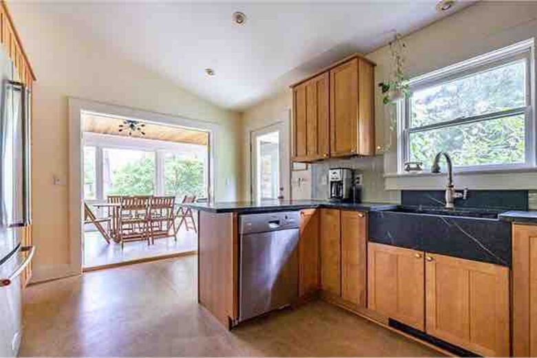 Cozy Chic Remodeled 1910 Farmhouse - Hudson, New York