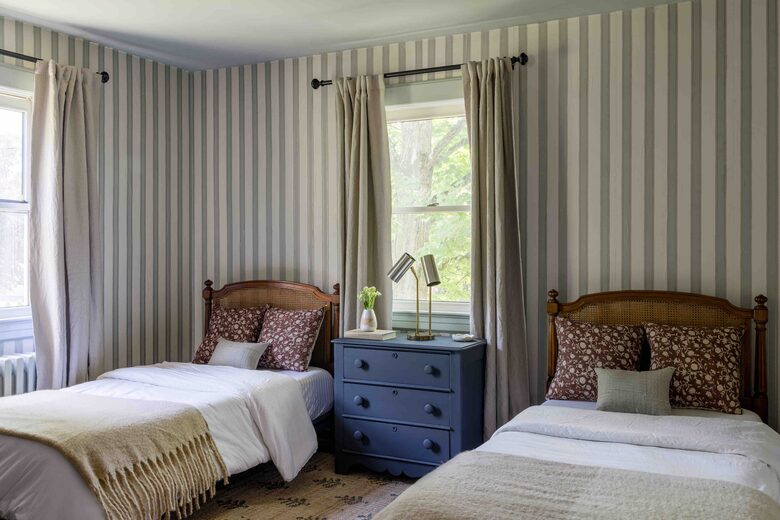 Cozy Chic Remodeled 1910 Farmhouse - Hudson, New York
