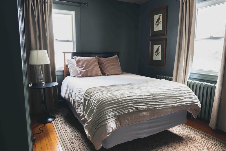 Cozy Chic Remodeled 1910 Farmhouse - Hudson, New York
