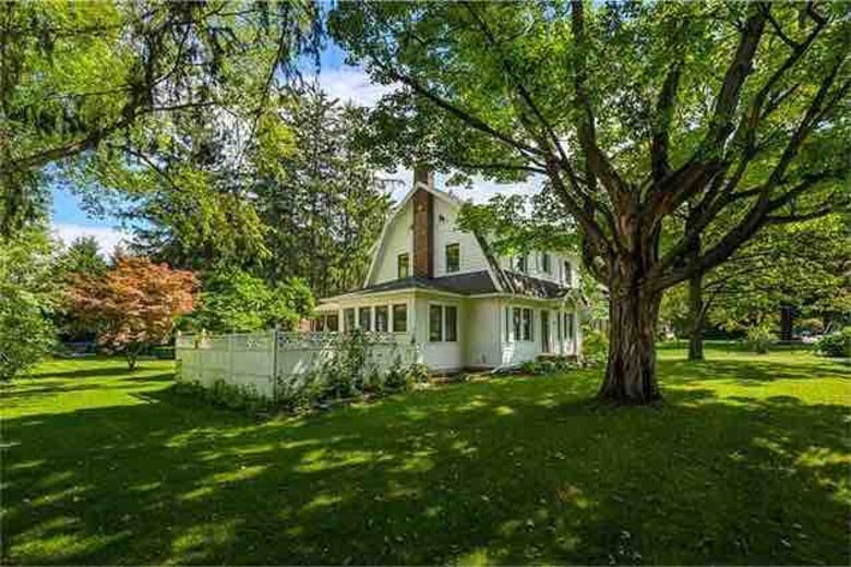Cozy Chic Remodeled 1910 Farmhouse - Hudson, New York