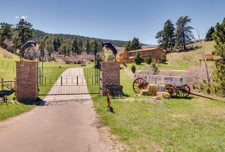 Buckhorn  Exchange Ranch Lux Log Home in Foothills - Golden, Colorado