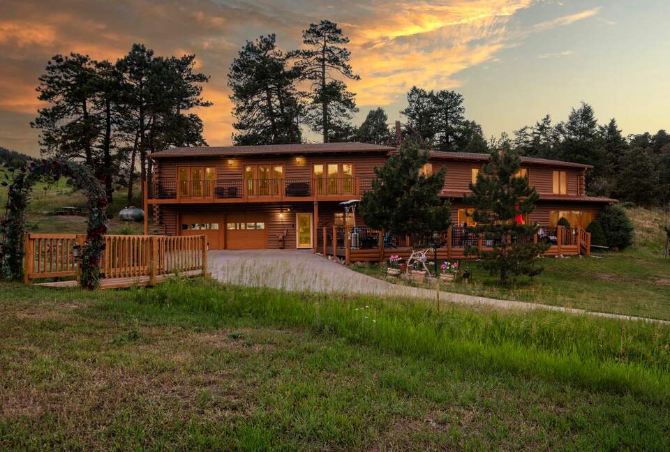 Buckhorn  Exchange Ranch Lux Log Home in Foothills - Golden, Colorado