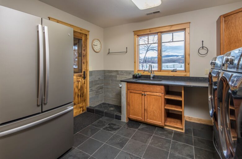 Little Bear Escape In Big Sky Country - Gallatin Gateway, Montana