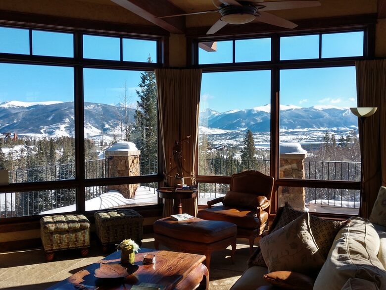 GREAT ROOM LOOKING TOWARDS KEYSTONE AND LAKE DILLON