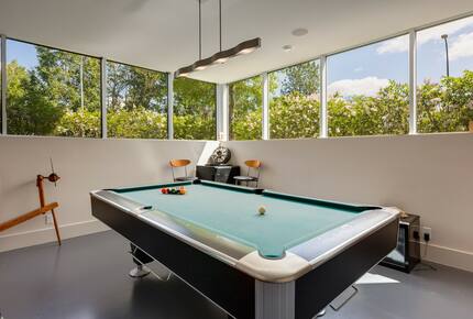 Artistic and Spacious Estate Home on River Park in Calgary Center - Calgary, Canada